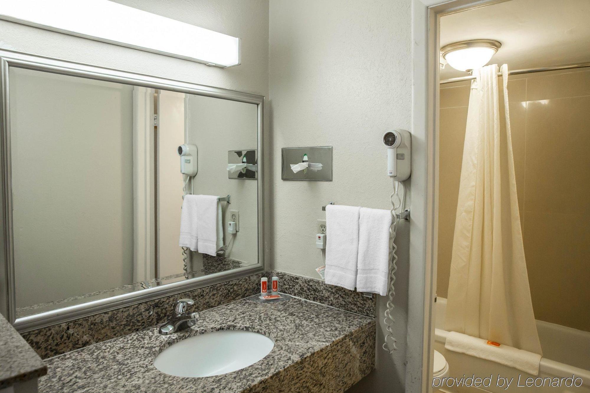Econo Lodge North Washington Extérieur photo